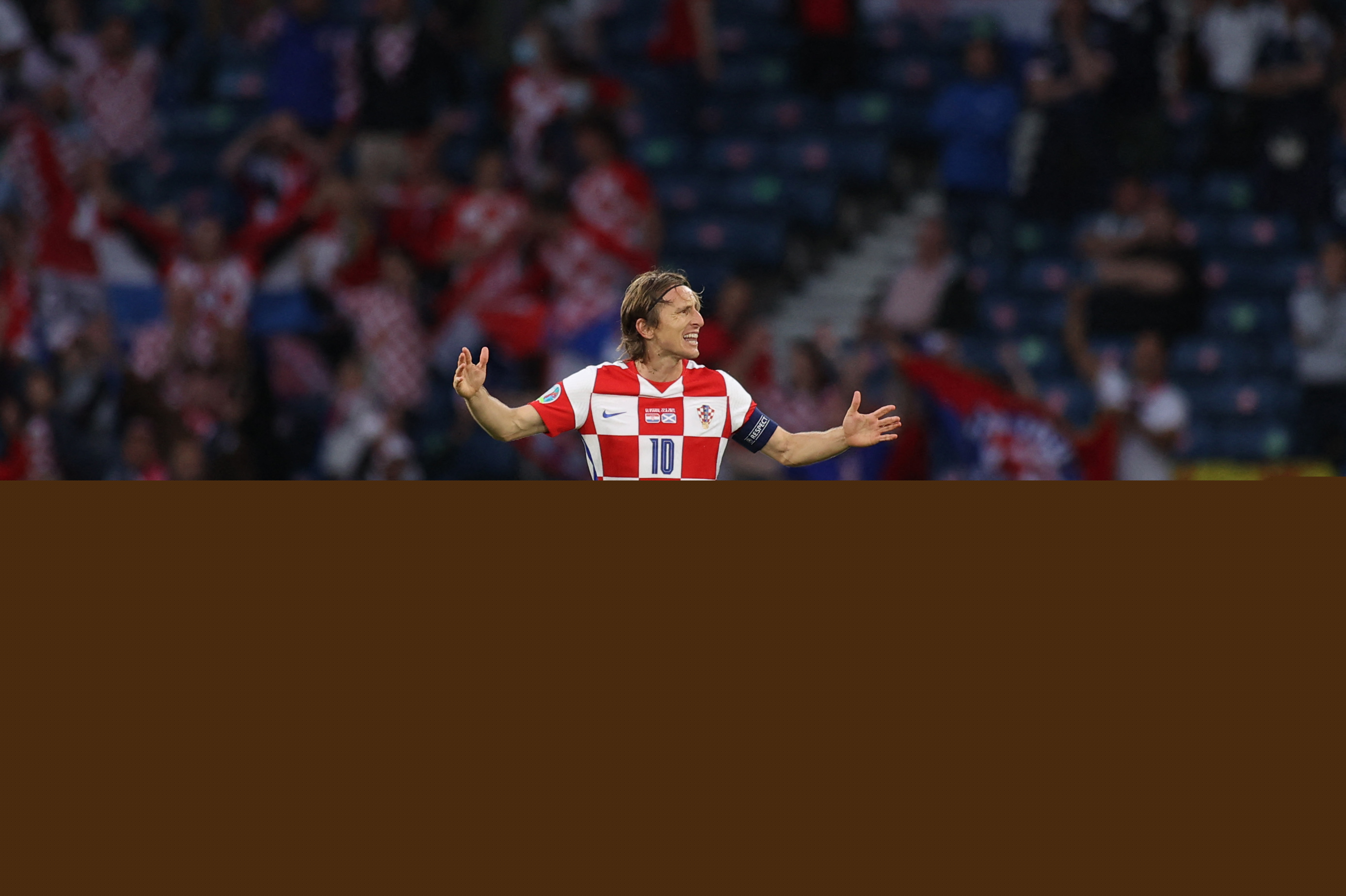 剑南春丨拜仁客场5-0大胜斯图加特，凯恩替补戴帽，莱默尔建功