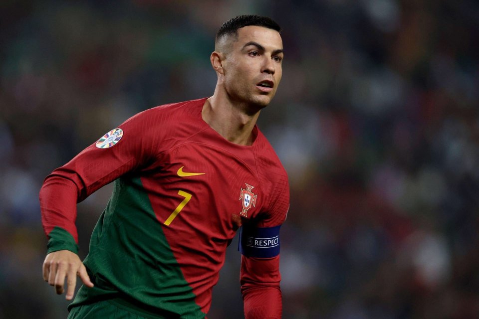 C罗在媒体评选的明年世界杯百大中高居第25！梅西仅第八！