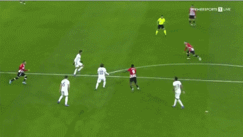 半场：科莫1-0萨索洛，杜维卡斯破门，尼科-帕斯倒钩射门被扑